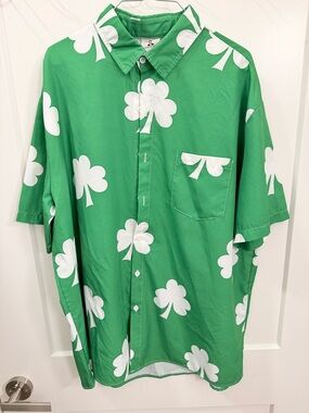 Green Shamrock Print Short-Sleeve Shirt